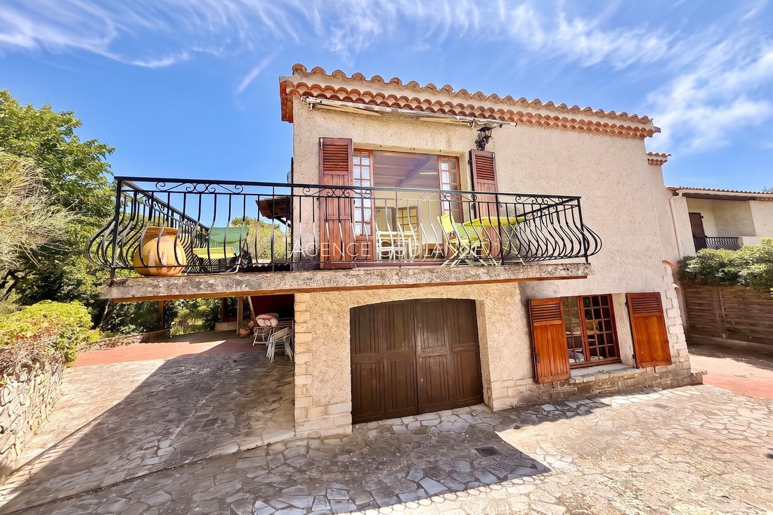 Villa a Saint-Cyr-sur-Mer, Provenza-Alpi-Costa Azzurra, Francia 1 - 18491575