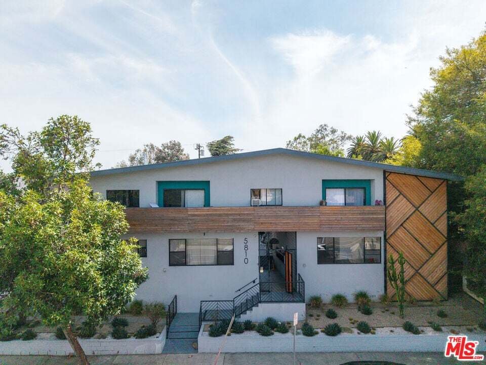 Los Angeles, California, United States 1 - 18729928