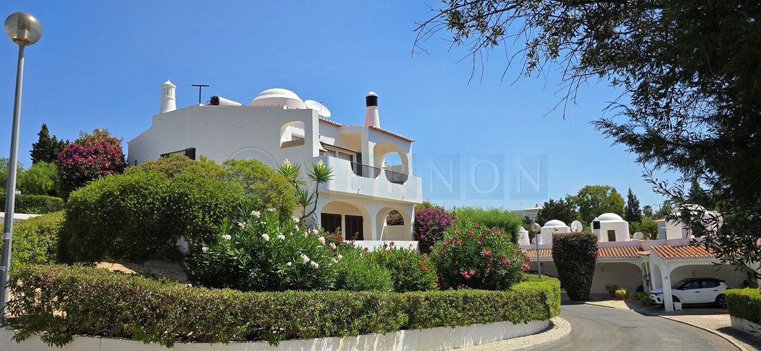 Casa a Carvoeiro, Algarve, Portogallo 1 - 18730937