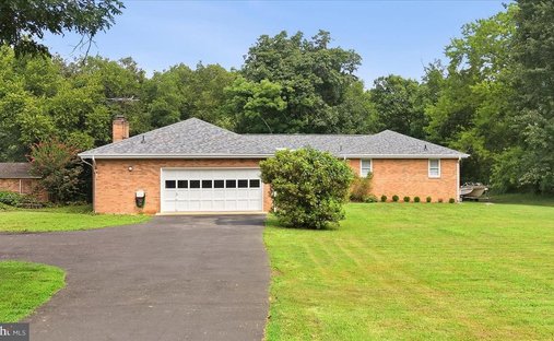 House in Potomac Falls, Virginia, United States 1