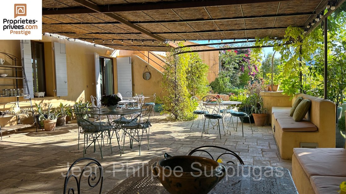 Villa a Saint-Cyr-sur-Mer, Provenza-Alpi-Costa Azzurra, Francia 1 - 18731389