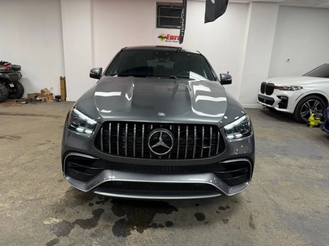 Suv in Great Neck, NY, United States 2 - 18733959