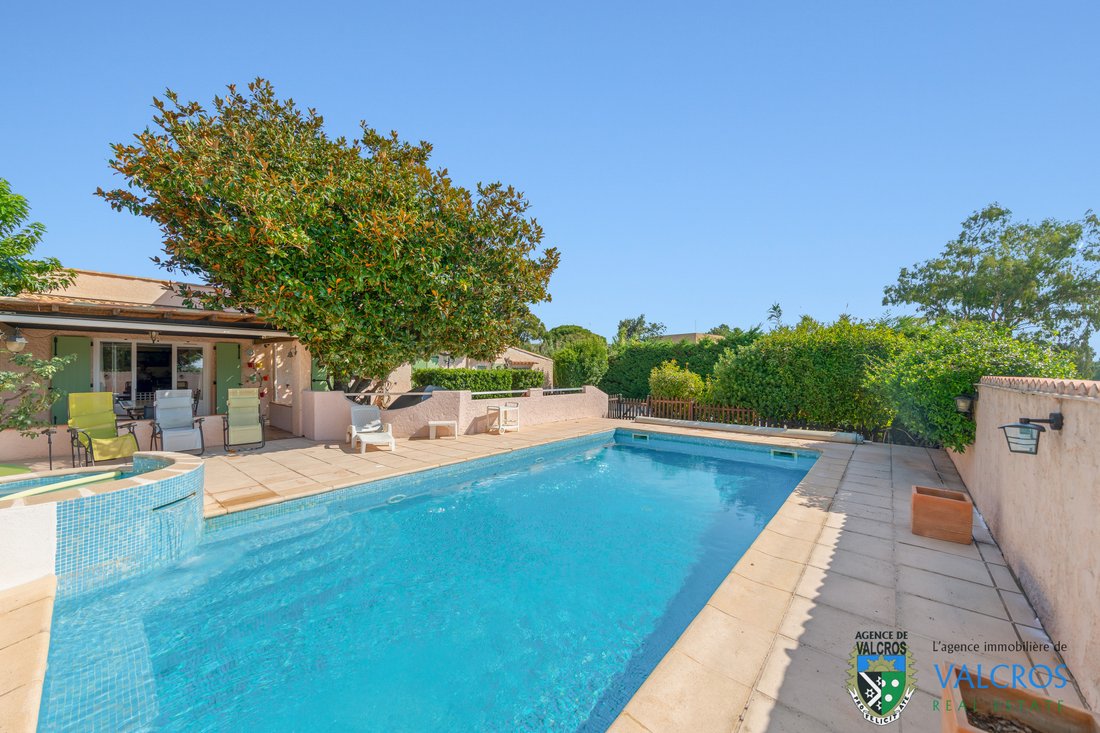 Villa a La Londe-les-Maures, Provenza-Alpi-Costa Azzurra, Francia 1 - 18733401