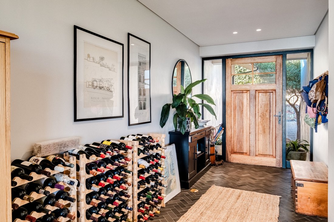 House in Muizenberg Mountains, Southern Suburbs, Cape Town 2 - 18737046