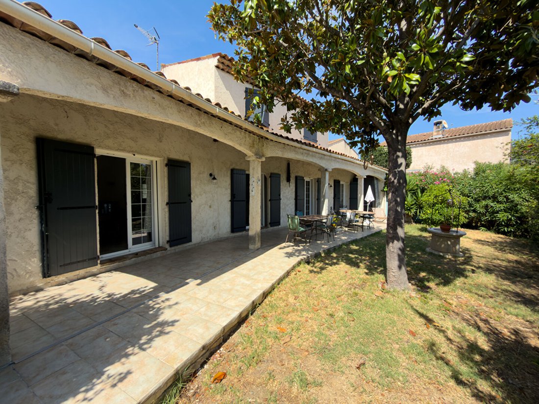Villa en Mandelieu-la-Napoule, Provenza-Alpes-Costa Azul, Francia 2 - 18734007