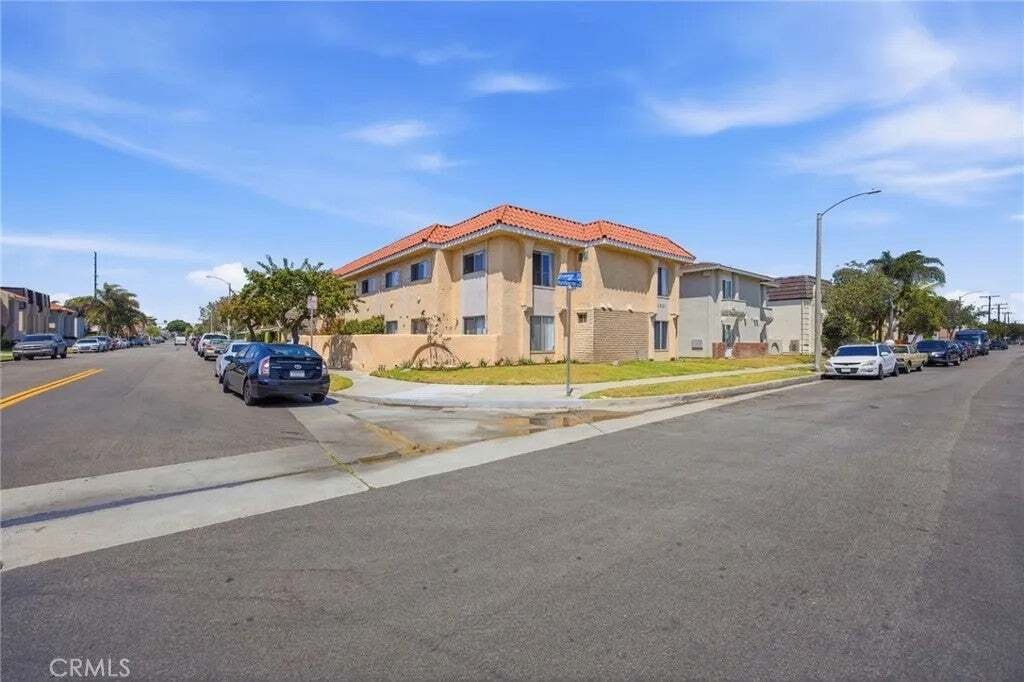 Huntington Beach, California, United States 2 - 18705894