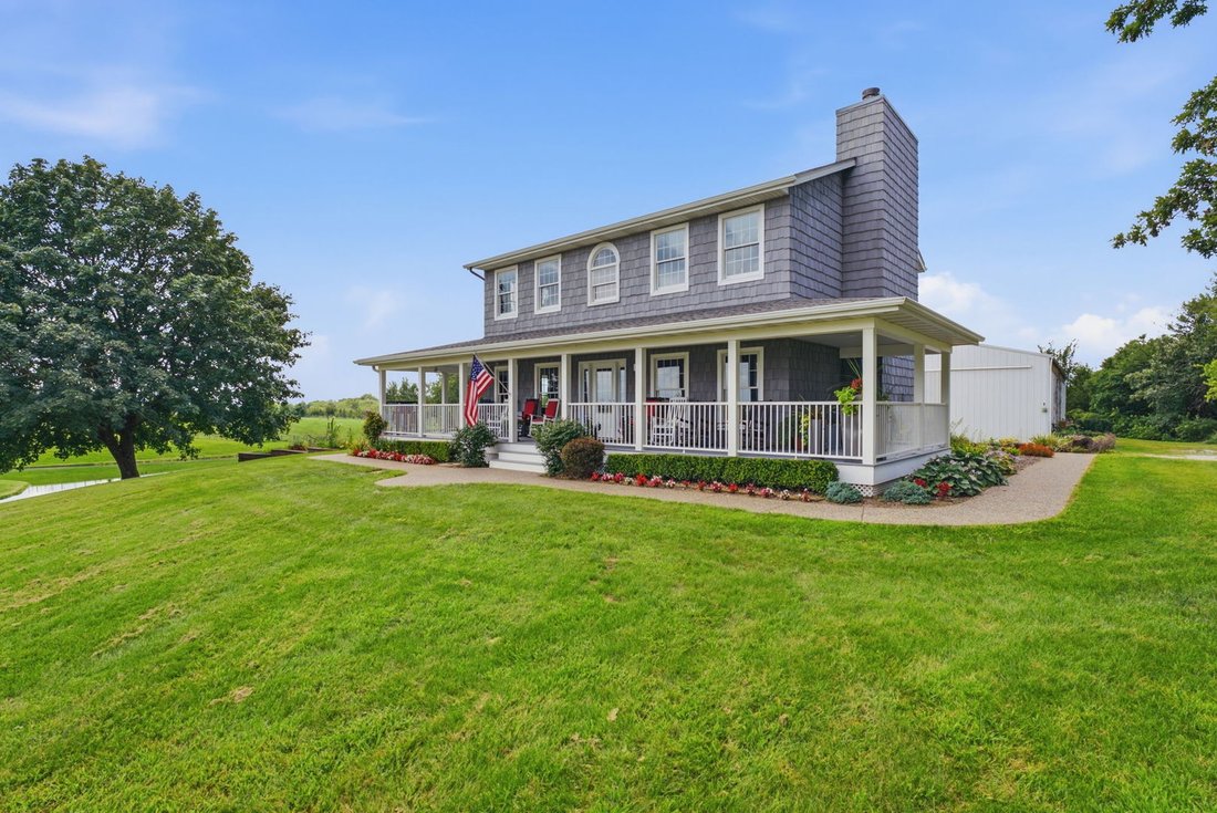 House in Blue Grass, Iowa, United States 1 - 18732625