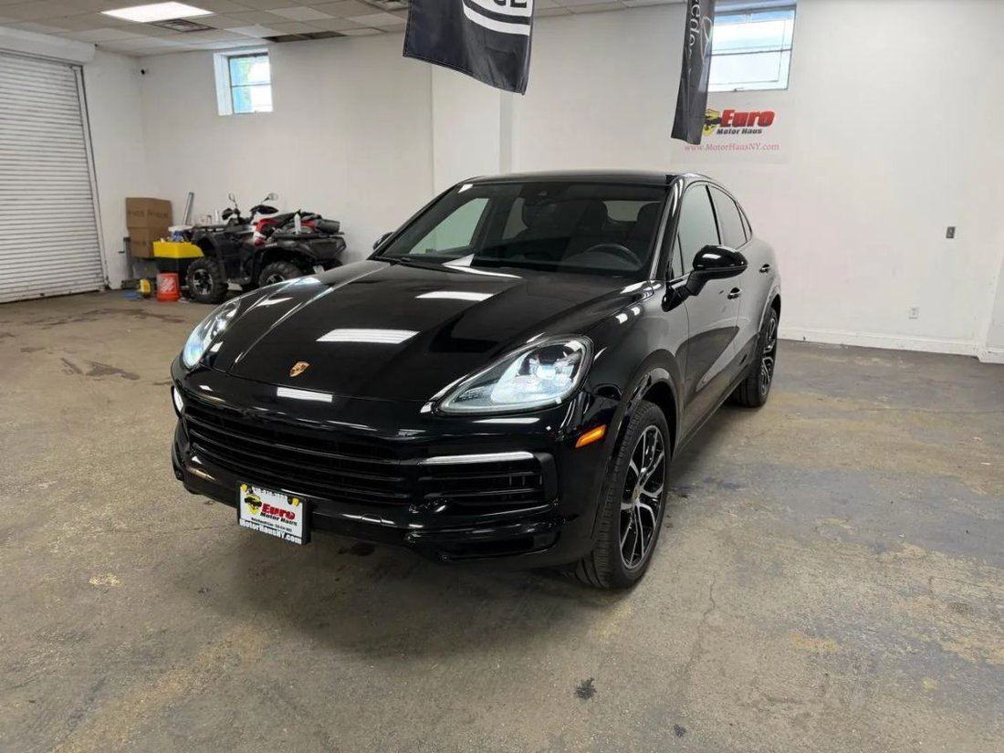 Suv in Great Neck, NY, United States 2 - 18734073