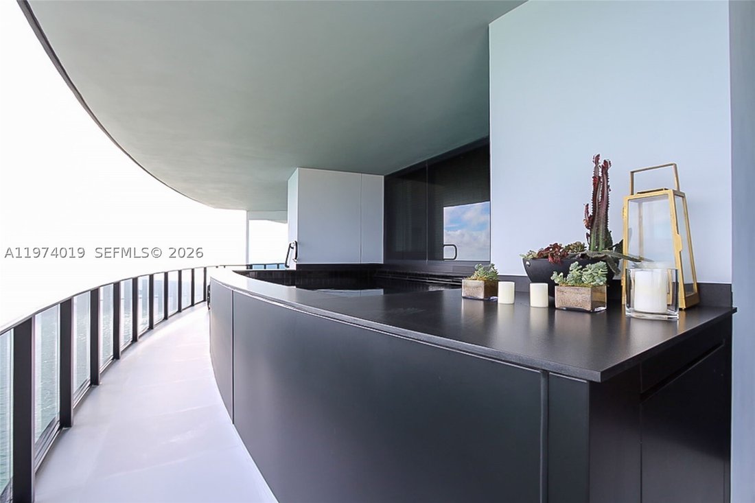Condo in Sunny Isles Beach, Florida, United States 5 - 17374472