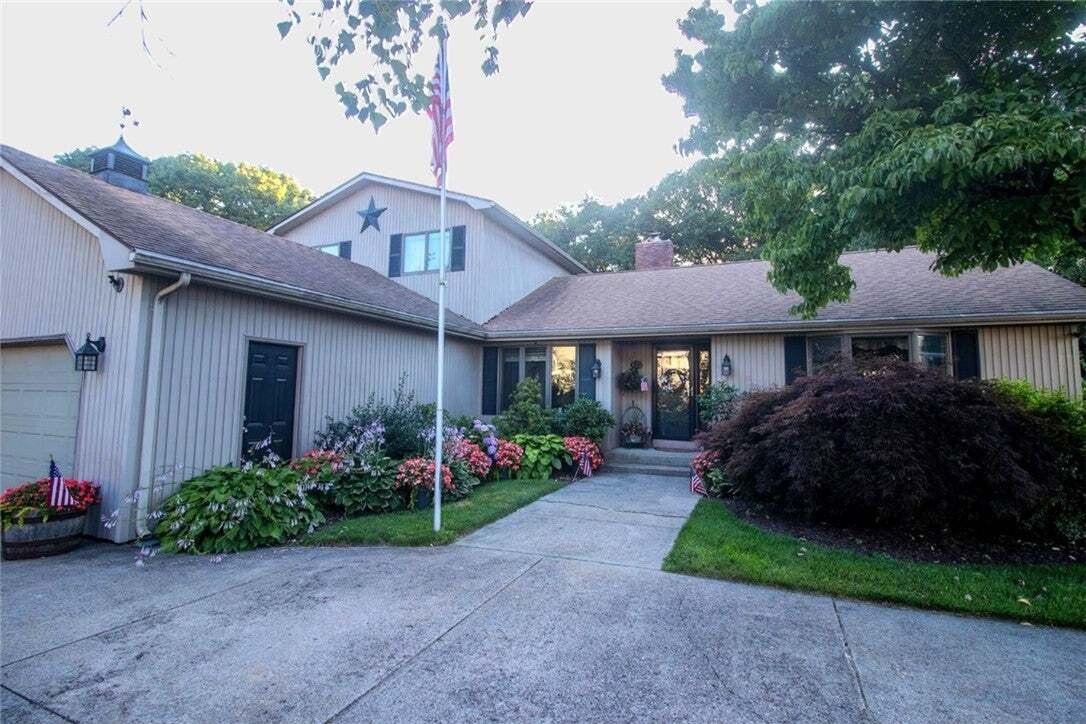House in Cranston, Rhode Island, United States 3 - 18494569