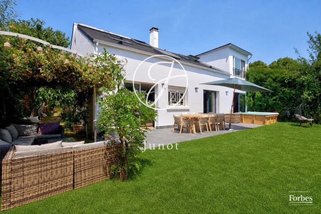 House in Saint-Cloud, Ile-de-France, France 2 - 18733409