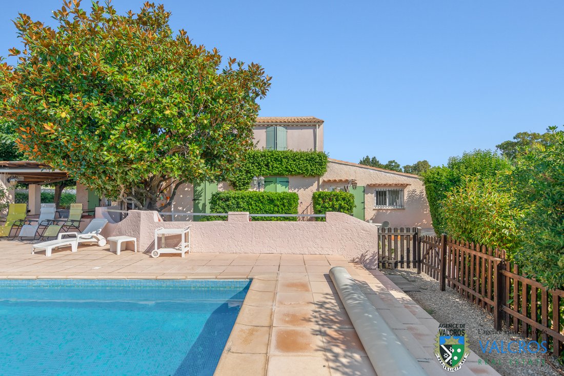 Villa a La Londe-les-Maures, Provenza-Alpi-Costa Azzurra, Francia 2 - 18733401