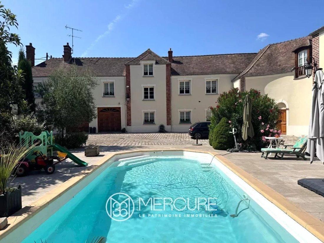 Estate in Longpont-sur-Orge, Ile-de-France, France 2 - 16608239