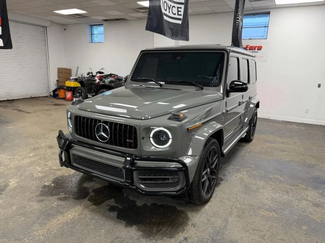 Suv in Great Neck, NY, United States 2 - 18737515