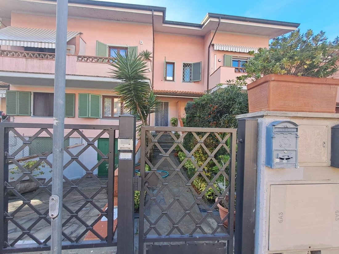 Maisons de campagne à Vittoria Apuana, Forte dei Marmi, Toscane 3 - 18736478