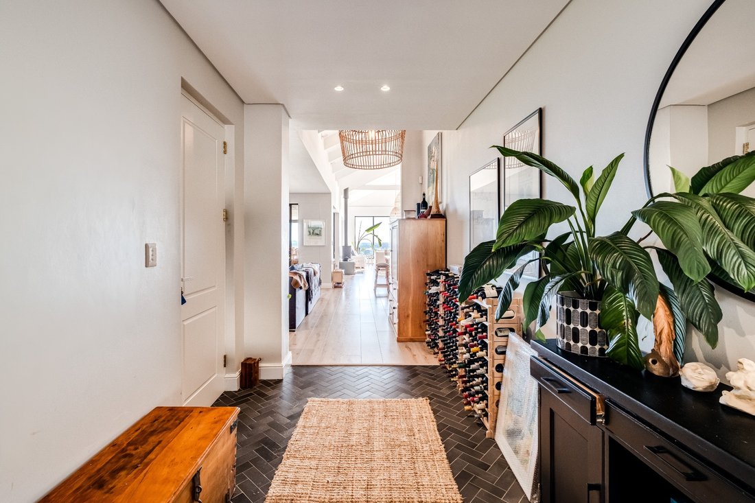 House in Muizenberg Mountains, Southern Suburbs, Cape Town 3 - 18737046