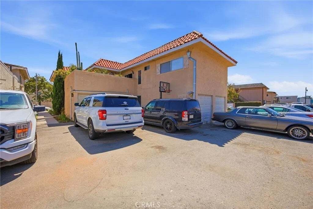 Huntington Beach, California, United States 5 - 18705894
