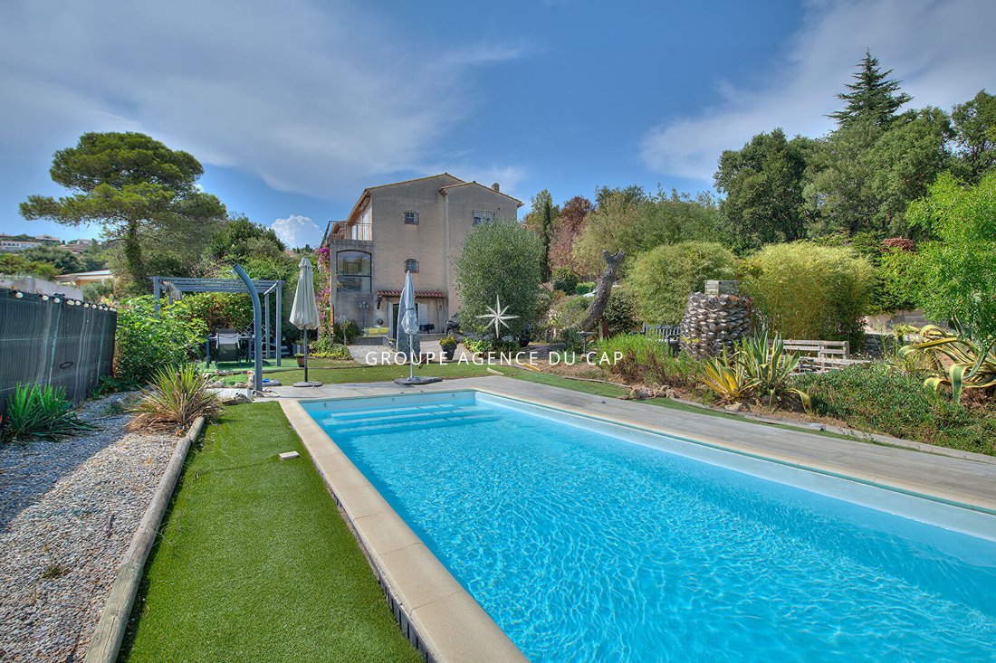 Villa à Fréjus, Provence-Alpes-Côte d'Azur, France 1 - 18734022