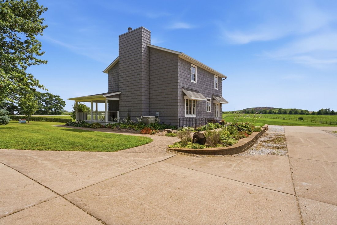 House in Blue Grass, Iowa, United States 5 - 18732625