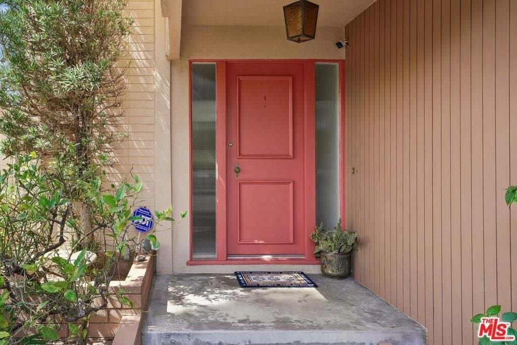 Santa Monica, California, United States 5 - 18736009
