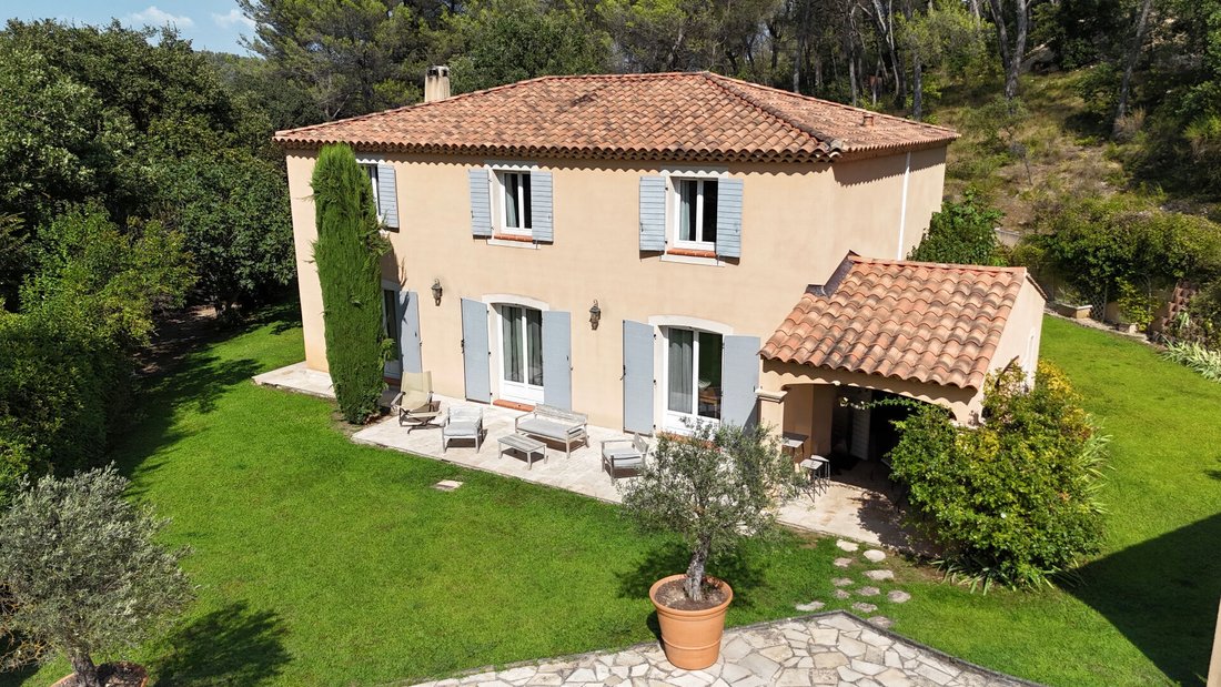 Villa en Bouc-Bel-Air, Provenza-Alpes-Costa Azul, Francia 2 - 18734041