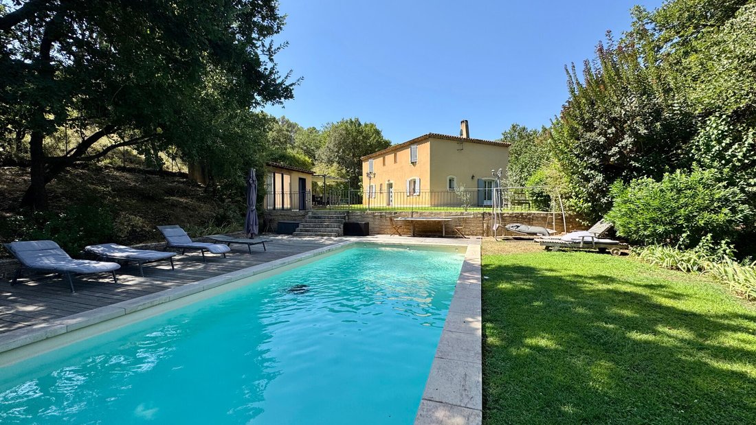 Villa en Bouc-Bel-Air, Provenza-Alpes-Costa Azul, Francia 1 - 18734041
