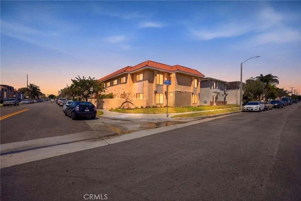 Huntington Beach, California, United States 1 - 18705894