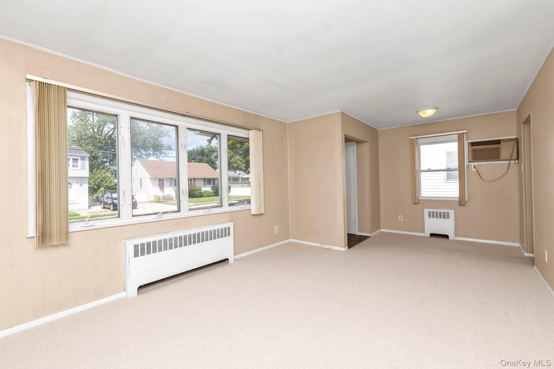Casa a Hicksville, New York, Stati Uniti 2 - 18736554