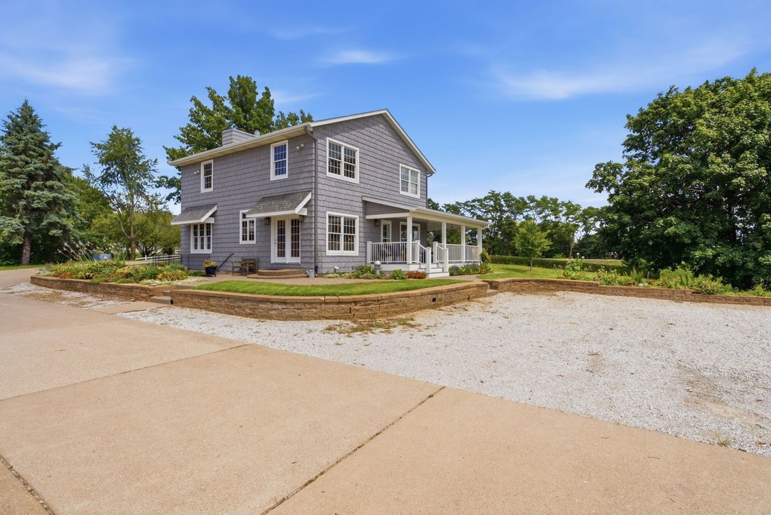 House in Blue Grass, Iowa, United States 2 - 18732625