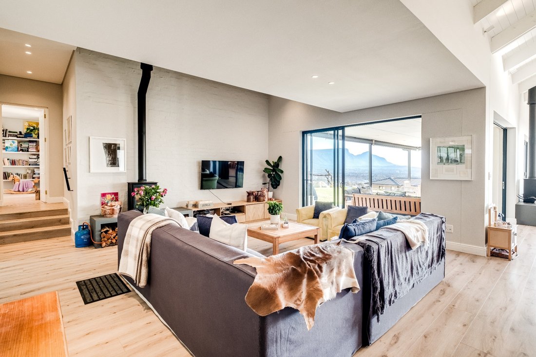 House in Muizenberg Mountains, Southern Suburbs, Cape Town 5 - 18737046