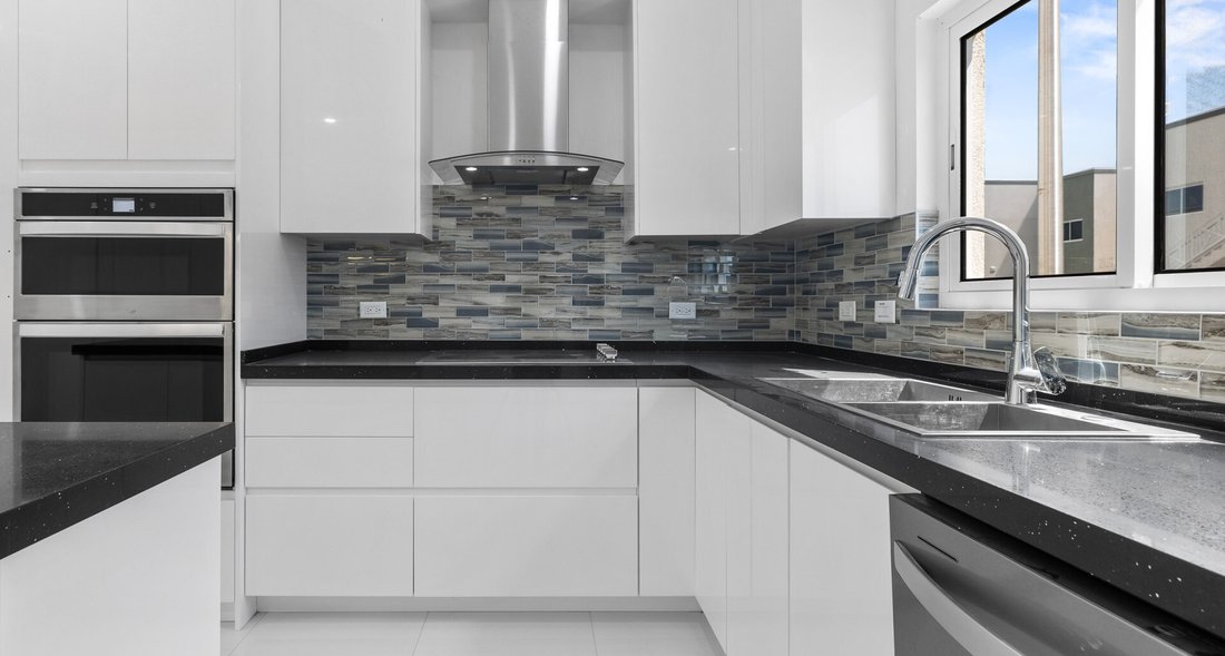 Apartment in George Town, George Town, Cayman Islands 3 - 18736213