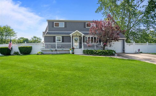 House in Centereach, New York, United States 1