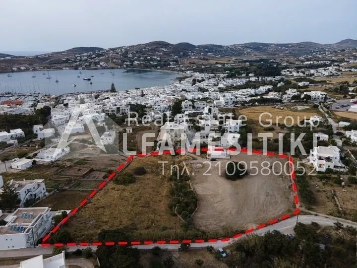 Land in Paros, Aegean, Griechenland 2 - 18732252