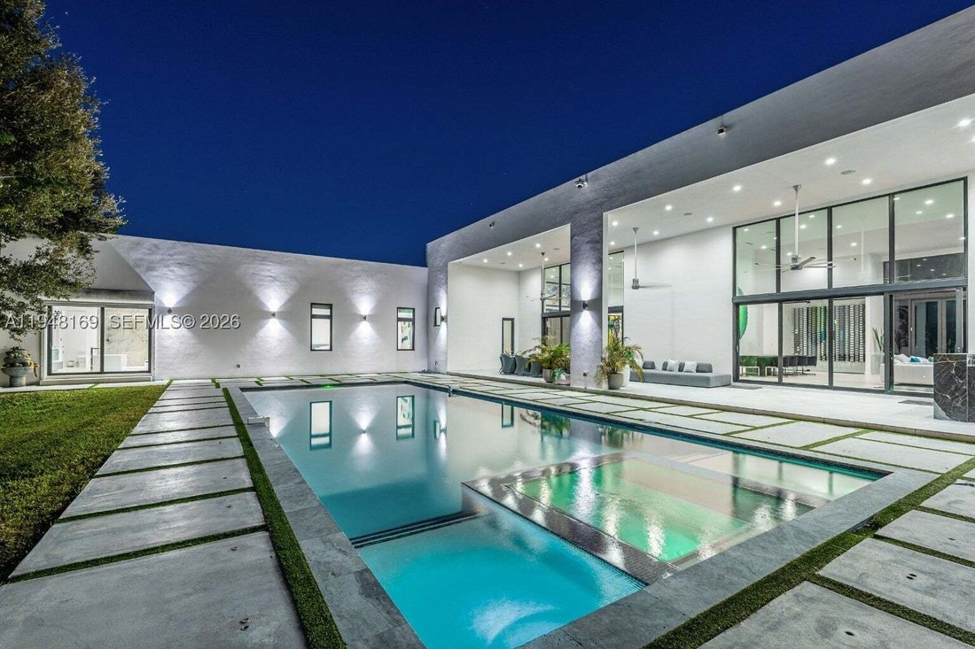 Casa a Coral Gables, Florida, Stati Uniti 1 - 17053188