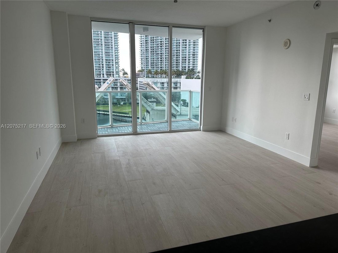 Condo in Miami, Florida, United States 2 - 18736631