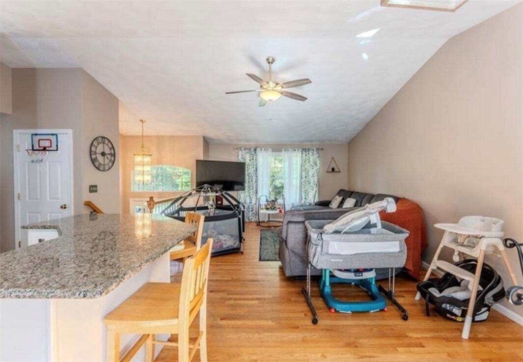 House in West Warwick, Rhode Island, United States 3 - 18734573