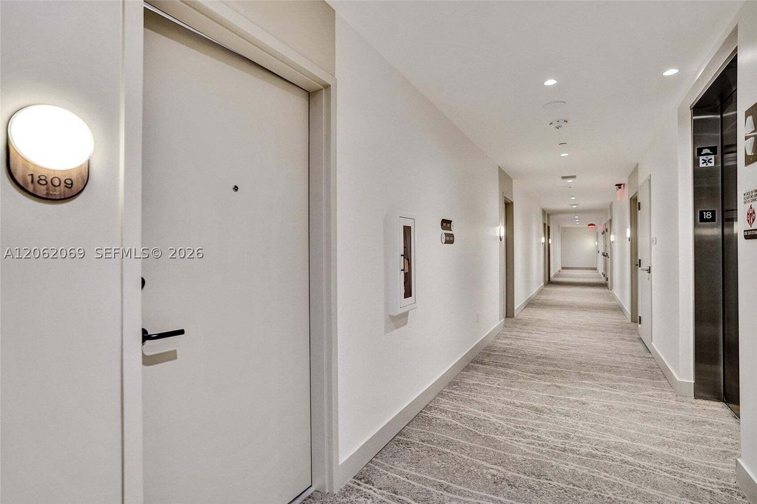 Condo in Miami Beach, Florida, United States 2 - 18736223