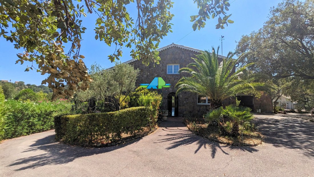 Casa a Les Issambres, Roquebrune-sur-Argens, Francia 1 - 18736373