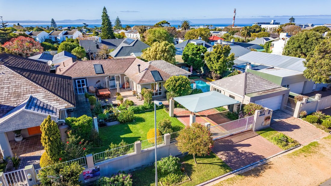 House in Overstrand Local Municipality, Western Cape, South Africa 1 - 18734087