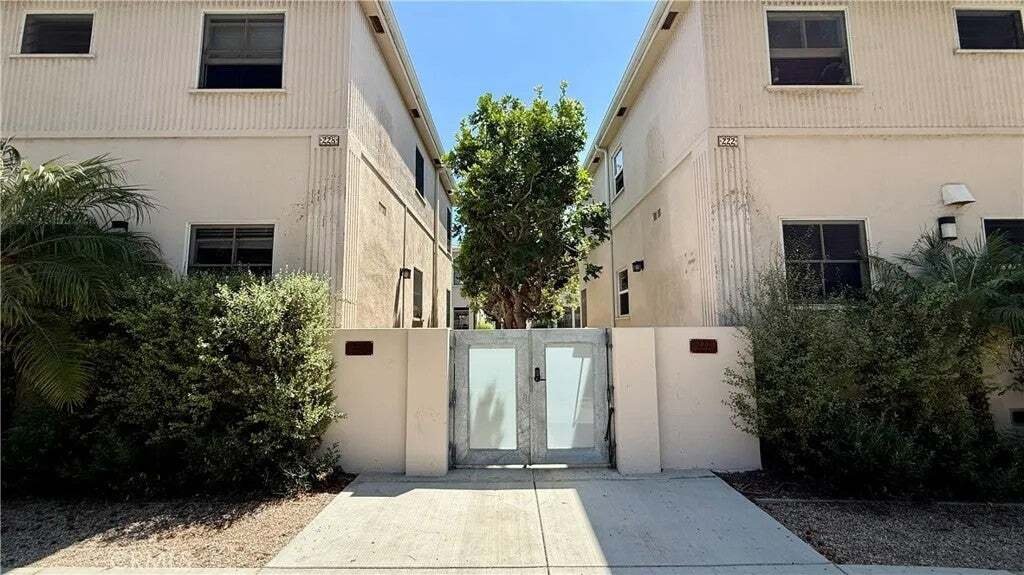 Santa Monica, California, United States 4 - 18732320