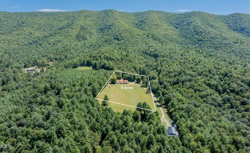 House in Mountain City, Tennessee, United States 1