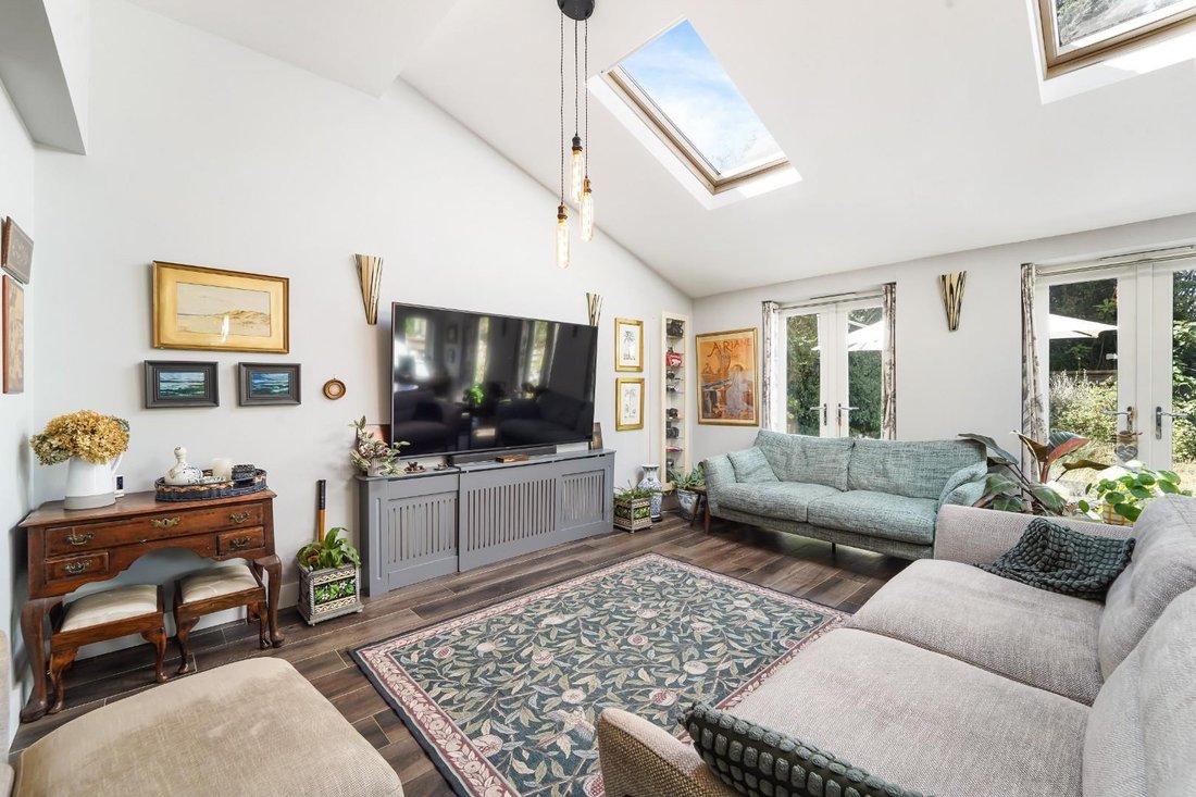 Haus in Tattenham Corner, Epsom and Ewell, England 5 - 18732354