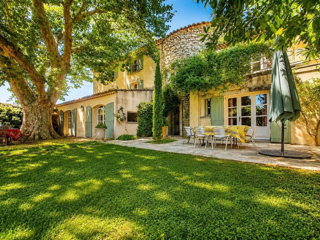 Estate in Boulbon, Provence-Alpes-Côte d'Azur, France 1 - 18733619