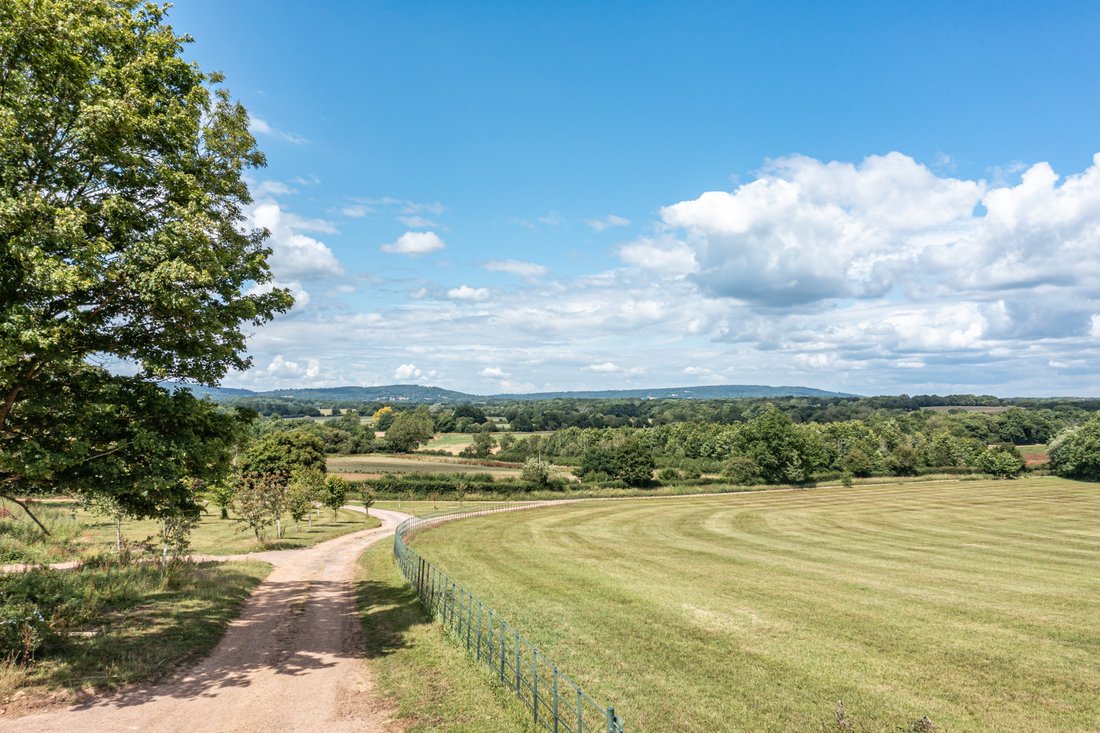 Haus in Surrey, England 5 - 18732026