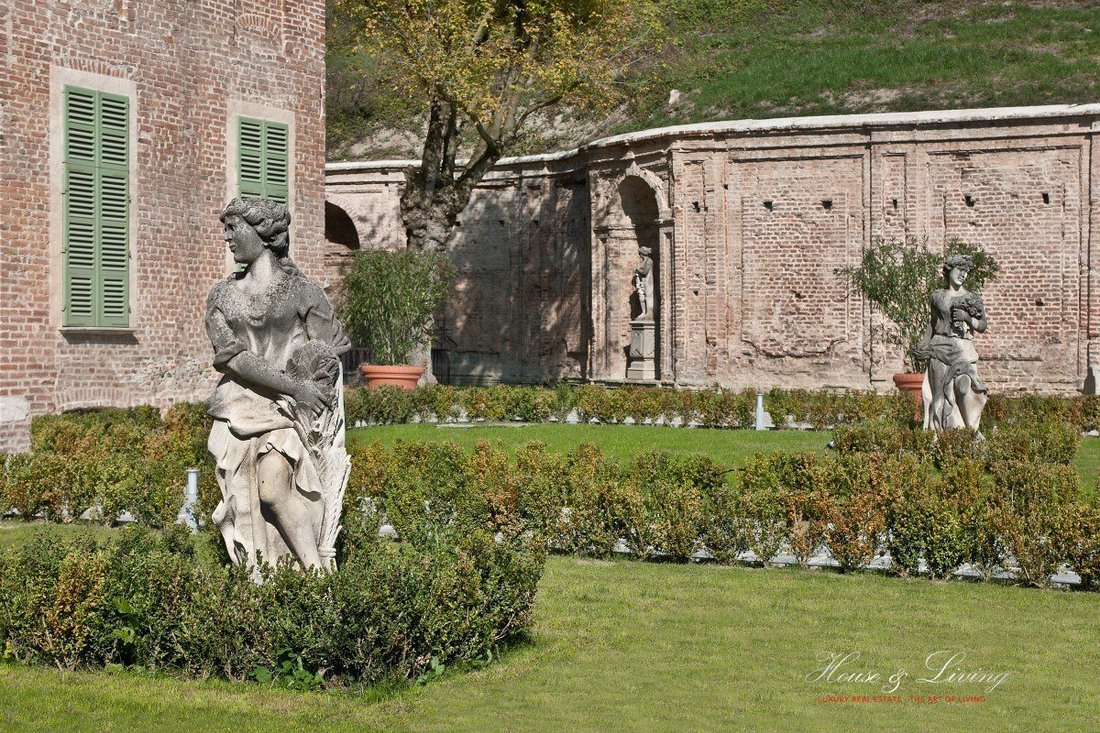 Villa in Gassino Torinese, Piedmont, Italy 3 - 10681302