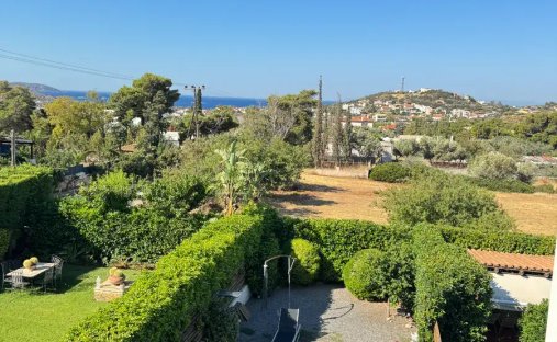Villa a Kalyvia Thorikou, Attica, Grecia 1