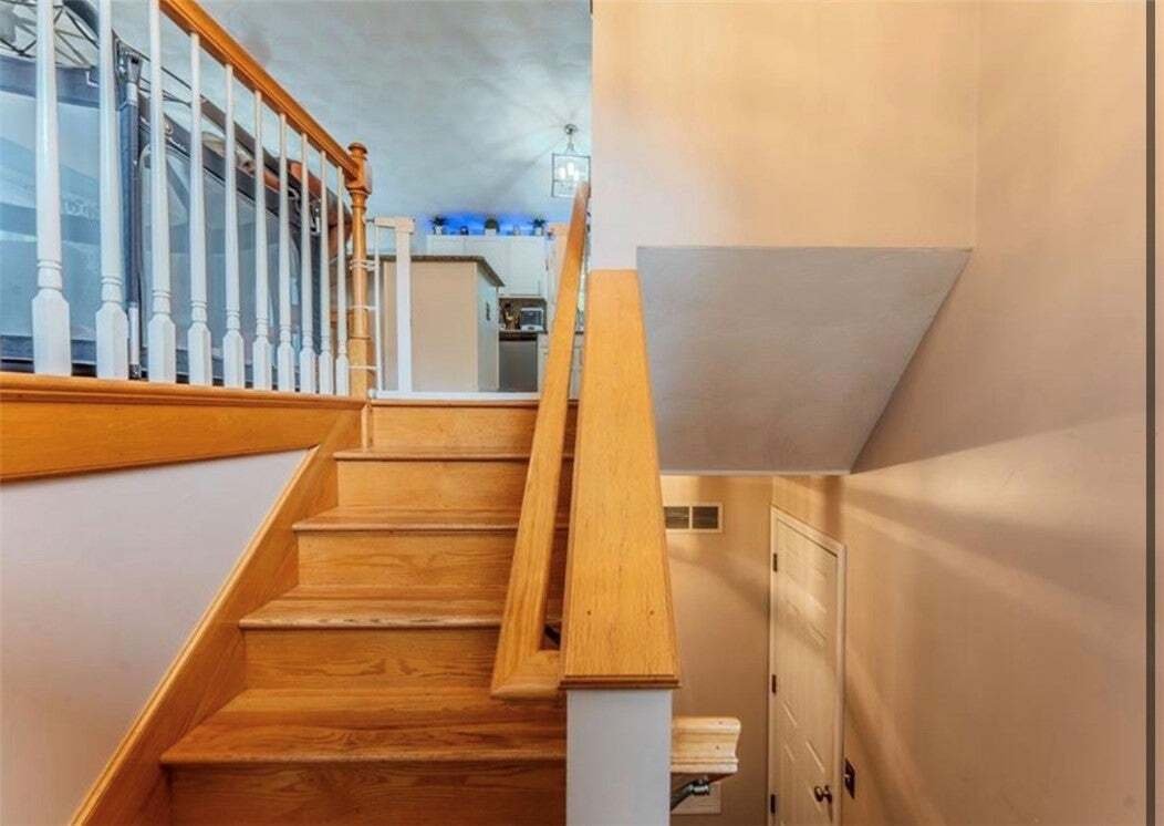 House in West Warwick, Rhode Island, United States 4 - 18734573