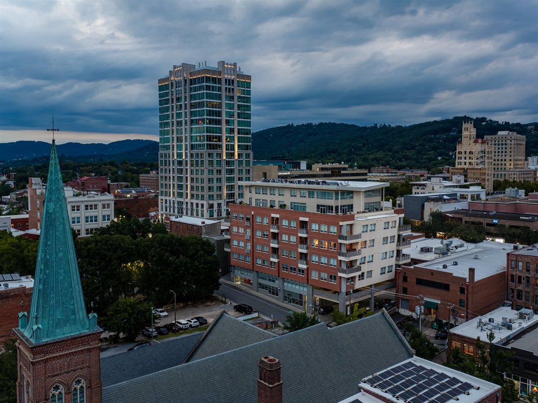 Casa en Asheville, Carolina del Norte, Estados Unidos 2 - 18738052