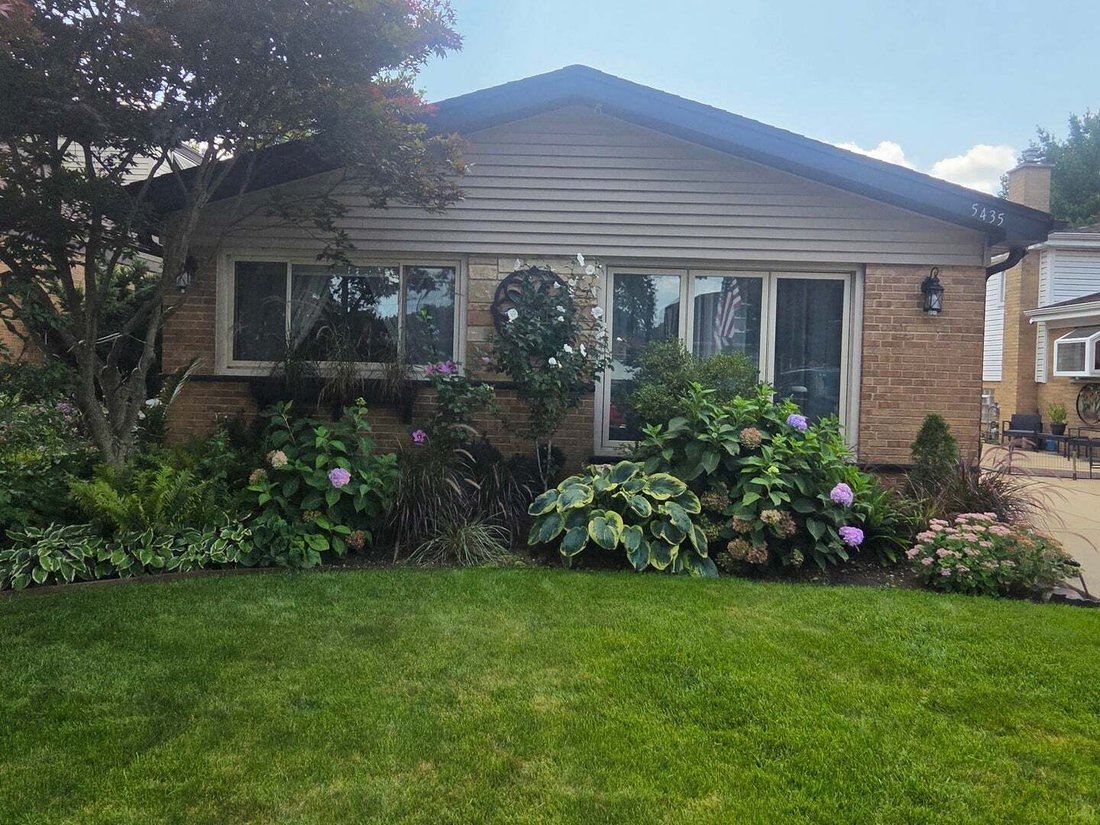 House in Morton Grove, Illinois, United States 2 - 18735623