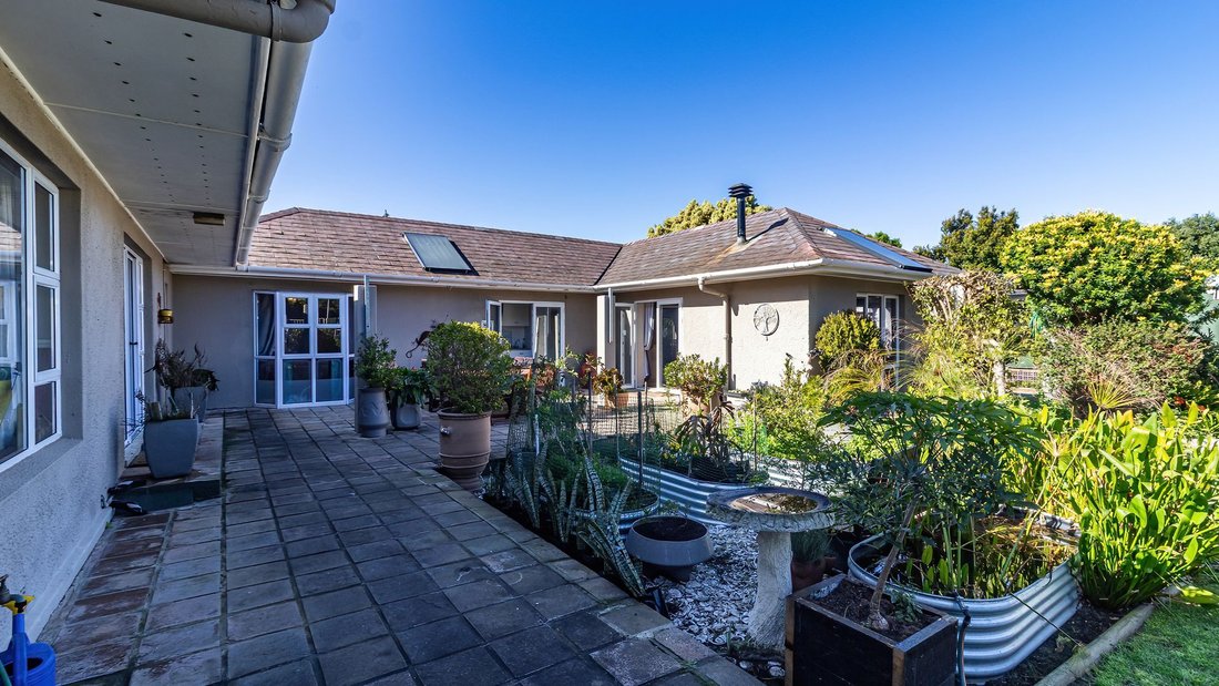House in Overstrand Local Municipality, Western Cape, South Africa 2 - 18734087